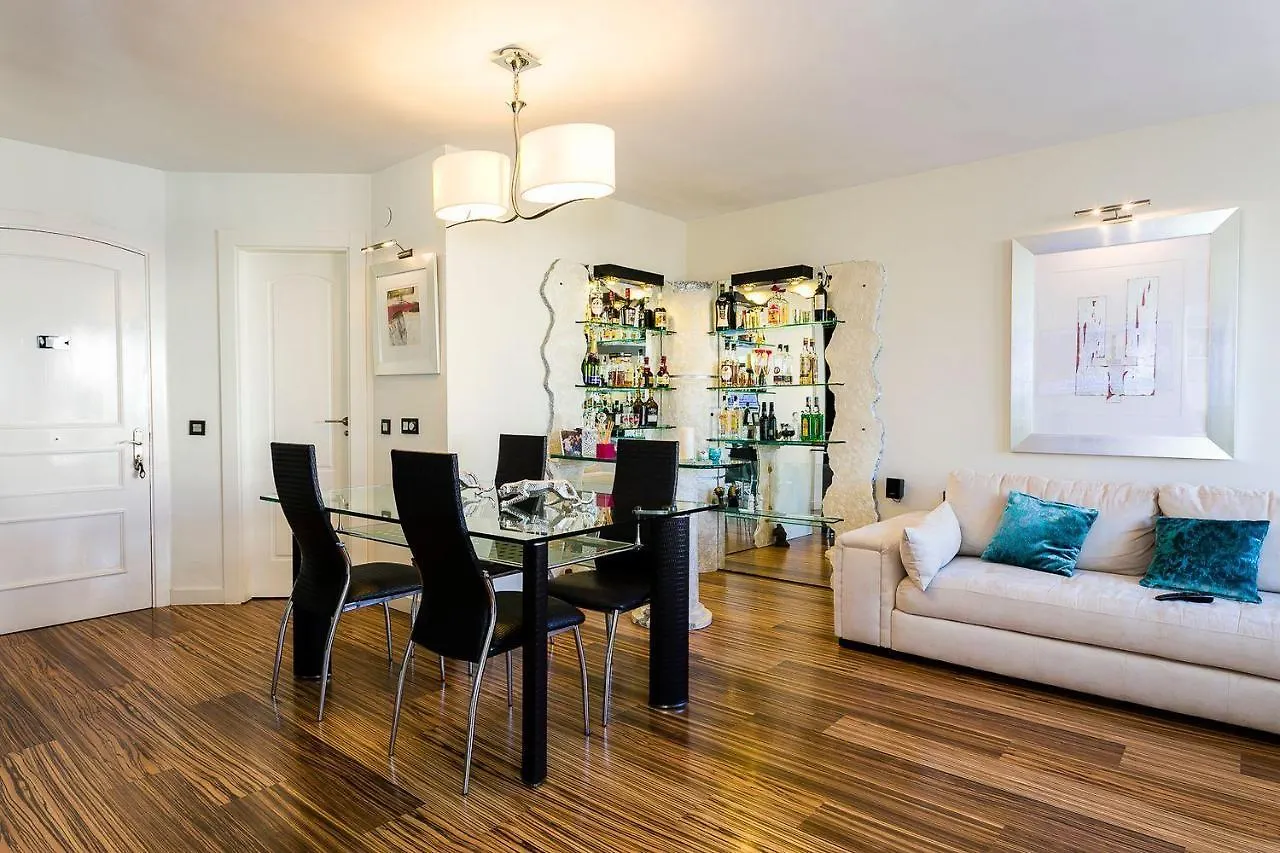 Luxury Apartament In Marina Benalmadena 0*,